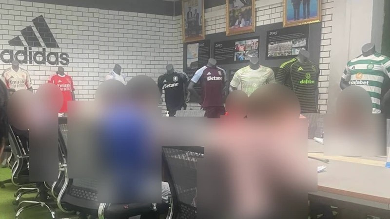 Aufnahmen aus der Fabrik geleakt: Offizielle Adidas-Trikots für Top-Vereine werden von Arbeitern hergestellt, die weniger als 1 £ pro Stunde verdienen, wie die BBC enthüllt