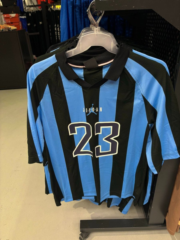 Was wäre, wenn Inter Mailand ein Jordan-Trikot bekäme? Jordan Terrace-Trikot im Laden gesichtet
