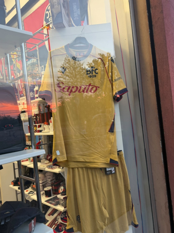 Drittes Trikot von Bologna für die Saison 26/27 geleakt – erstes echtes Bild
