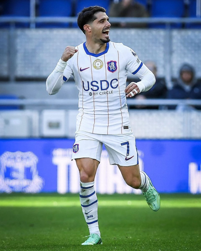 Wechselt Pedro Neto zu Adidas? Chelsea-Star debütiert mit F50-Fußballschuhen und zwei Toren