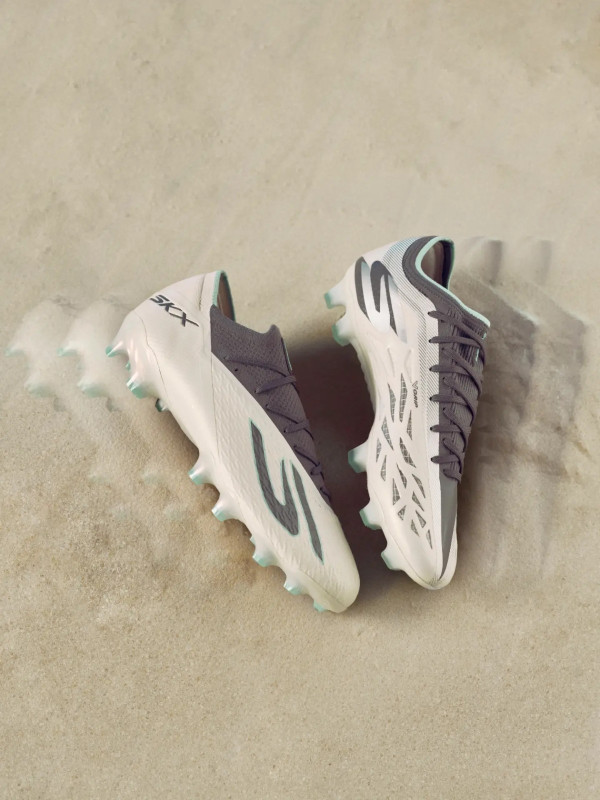 Skechers „Beyond Illusion“ 26-27 Fußballschuhe erschienen